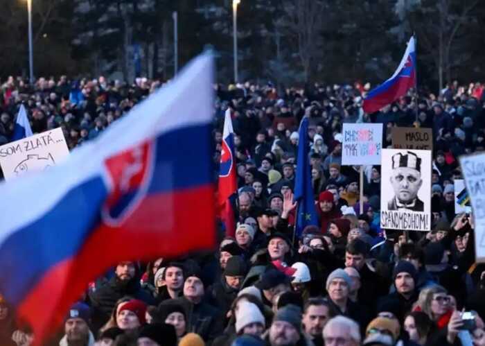 Зеленський підтримав багатотисячні протести проти уряду Фіцо у Словаччині